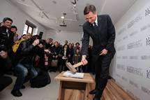 26. 2. 2015, Postojna – Predsednik republike s 'tokanjem' odprl novo stalno razstavo Muzej krasa v Postojni (Neboja Teji/STA)
